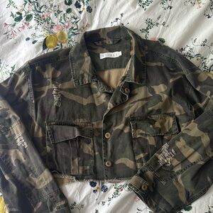 MESHKI oversized M Cropped Camouflage Jacket